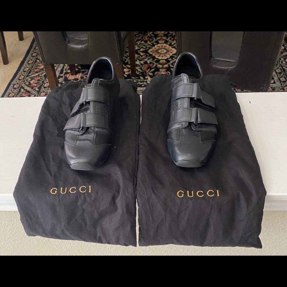 SOLD Gucci leather round toe black sneakers